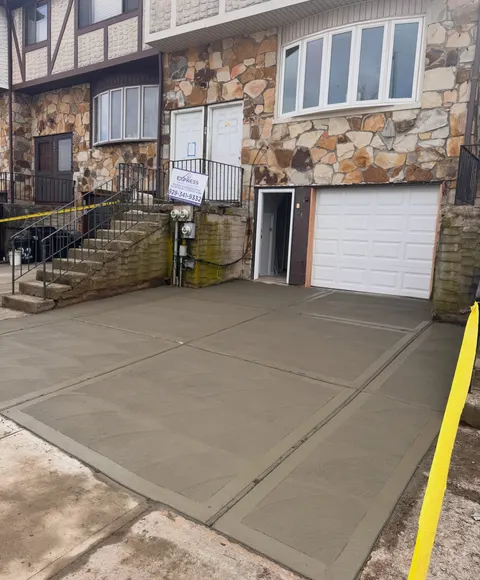 Valley Ridge Concrete crew placing a new driveway in Tulare