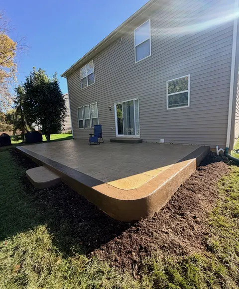 Raised concrete patio built by Valley Ridge Concrete behind a Tulare home